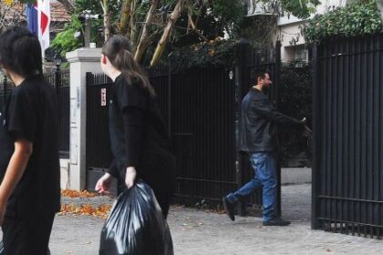 el-timbre-roto-de-peter-thiel-lo-que-revelo-una-semana-afuera-de-su-mansion-portena