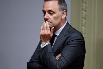 ¿emboscada-en-la-rosada?-adorni-cito-a-los-senadores-de-la-libertad-avanza,-pero-algunos-dudan-de-ir