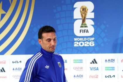 heat-and-drinks-breaks-help-smaller-teams-at-world-cup,-says-argentina-coach-scaloni