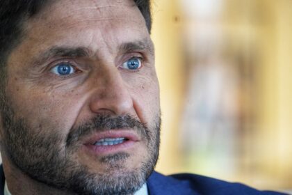 maxi-pullaro:-“si-manuel-adorni-fuera-funcionario-de-santa-fe-no-estaria-desde-hace-rato-en-su-cargo”