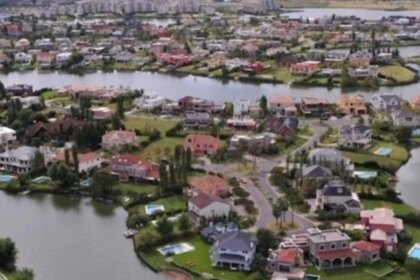 la-provincia-pone-la-lupa-sobre-los-countries:-cobrara-el-agua-con-imagenes-satelitales-si-no-estan-regularizados