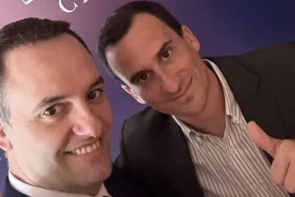 tras-reunirse-con-el-nuevo-vocero-presidencial,-adorni-anuncio-que-javier-lanari-deja-de-ser-secretario-de-comunicacion-y-prensa