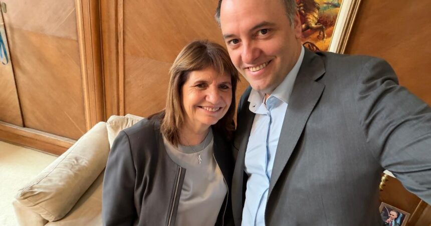 el-operativo-blindaje-a-manuel-adorni-nacio-herido-de-muerte-y-al-jefe-de-gabinete-cada-vez-le-cuesta-mas-mostrar-apoyos