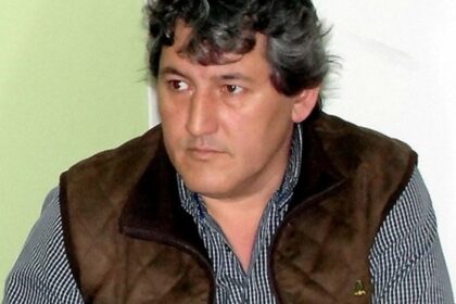 detuvieron-a-un-ex-ministro-de-rio-negro-en-el-aeropuerto-de-bariloche:-fue-condenado-por-cobrar-sobresueldos-durante-seis-anos