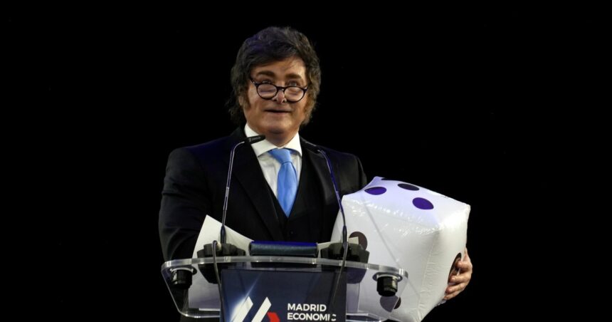 mientras-en-su-circulo-buscan-reparar-los-danos-por-el-caso-adorni,-milei-vuelve-a-espana-en-una-visita-privada