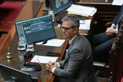 diputados-hoy,-en-vivo:-el-gobierno-busca-aprobar-el-super-rigi-y-el-acuerdo-con-los-fondos-buitre,-mientras-atrasa-la-avanzada-opositora-contra-adorni