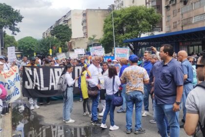 gremios-del-sector-salud-marchan-en-caracas-por-salarios-dignos