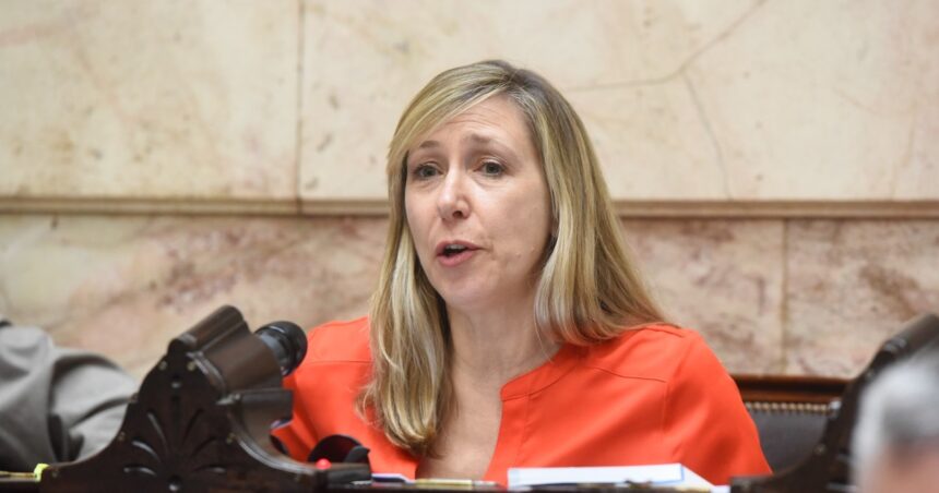 “ratero-serial”,-“¿cuantos-pendrive-de-diferencia-hay?”-y-“nadie-te-pide-tanto”:-las-chicanas-en-diputados-por-la-fallida-sesion-para-la-mocion-de-censura-contra-adorni