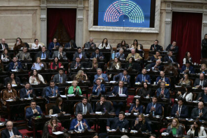 en-medio-de-las-tensiones-por-adorni,-el-gobierno-consiguio-que-diputados-apruebe-el-pago-de-us$-171-millones-a-los-fondos-buitre