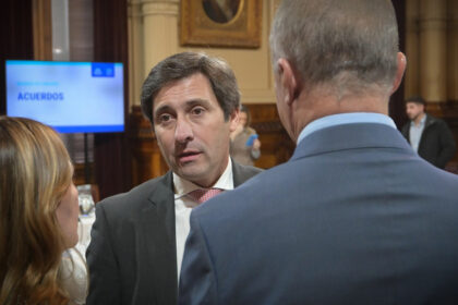 el-pro-busca-despegarse-de-adorni-y-ahora-pide-tratar-la-mocion-de-censura-en-el-senado