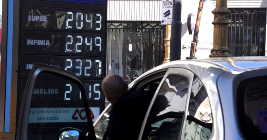 el-petroleo-cayo-al-nivel-pre-guerra:-por-que-no-baja-la-nafta-y-los-efectos-en-el-dolar-y-la-inflacion