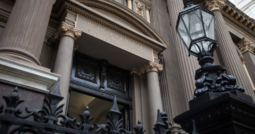 los-depositos-y-dolares-en-billete-de-los-argentinos-aumentaron-en-u$s-12.524-millones-en-el-ultimo-ano