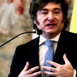 viaje-express-a-espana:-javier-milei-llega-a-madrid-para-inaugurar-los-cursos-de-verano-de-una-universidad-y-recibir-una-medalla