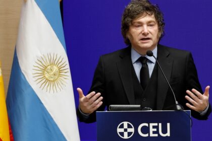 javier-milei-y-sus-medidas,-en-vivo:-“si-yo-fuera-peronista-habria-calles-con-mi-nombre”,-la-chicana-del-presidente-a-la-oposicion-en-su-visita-a-espana