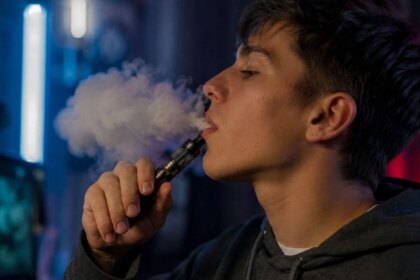 del-humo-al-algoritmo:-como-la-industria-del-cigarrillo-se-reinvento-para-captar-jovenes-y-vender-vapers