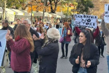 protesta-contra-la-privatizacion-del-botanico-y-plaza-armenia:-denuncian-un-negocio-millonario-en-espacios-publicos