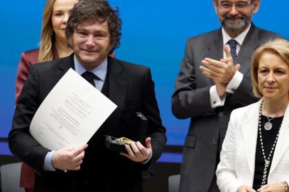 en-madrid,-javier-milei-volvio-a-cargar-contra-pedro-sanchez:-ironizo-sobre-los-casos-de-corrupcion-y-reitero-su-apoyo-a-israel