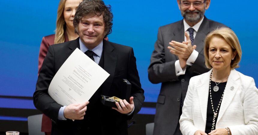 en-madrid,-javier-milei-volvio-a-cargar-contra-pedro-sanchez:-ironizo-sobre-los-casos-de-corrupcion-y-reitero-su-apoyo-a-israel