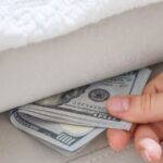 dolar-colchon:-arca-frena-inspecciones-a-quienes-declaren-y-paguen-ganancias
