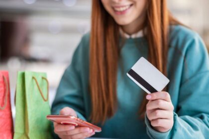 dolar-billete-o-tarjeta?-cual-es-la-mejor-forma-de-pagar-tus-gastos-en-miami
