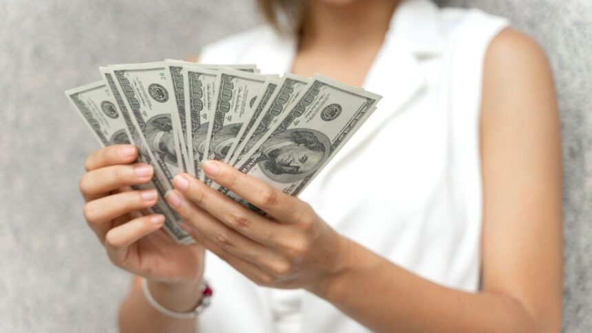 la-compra-de-dolar-ahorro-cedio-en-mayo,-pero-se-mantuvo-arriba-de-los-u$s2.000-millones-por-sexto-mes-seguido