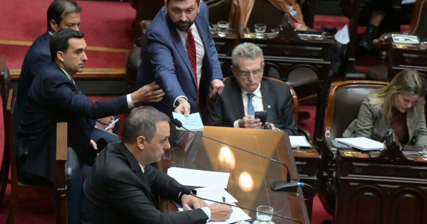 “diego-vigila”,-“besitos-anticapitalistas”-y-“fin”:-las-reacciones-de-la-oposicion-ante-la-renuncia-de-adorni