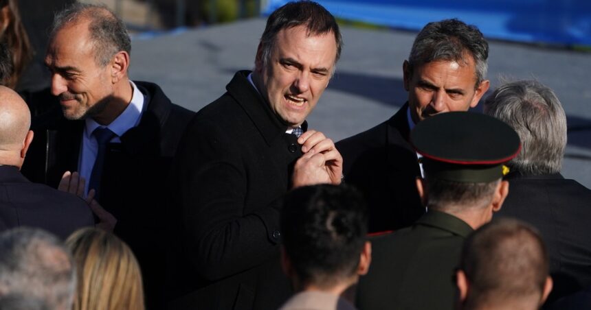 como-fueron-las-ultimas-horas-de-manuel-adorni-en-el-gobierno-y-la-posible-llegada-de-diego-santilli-a-la-jefatura-de-gabinete