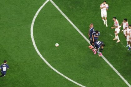 messi-vuelve-a-marcar-mientras-argentina-llega-a-octavos-de-final-del-mundial-en-lo-mas-alto