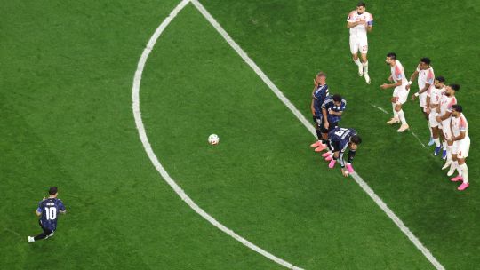 messi-vuelve-a-marcar-mientras-argentina-llega-a-octavos-de-final-del-mundial-en-lo-mas-alto