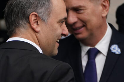 javier-milei-y-sus-medidas,-en-vivo:-siguen-las-repercusiones-por-la-salida-de-manuel-adorni-y-suena-diego-santilli-como-su-sucesor