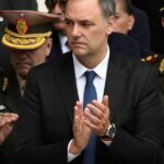 el-gobierno-tambien-correria-a-manuel-adorni-del-directorio-de-ypf-y-en-su-lugar-entraria-diego-santilli