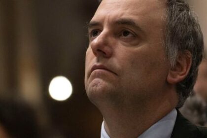 trips,-wealth-and-property-–-the-judicial-cases-closing-in-on-manuel-adorni