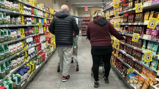 el-consumo-masivo-volvio-a-caer-en-mayo:-bebidas-y-limpieza-empujaron-la-baja,-mientras-que-alimentos-resistio