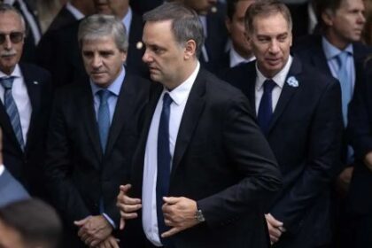 adorni-renuncia,-culpa-a-los-medios-y-le-despeja-el-camino-a-santilli