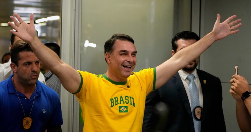 el-hijo-de-bolsonaro-comparte-un-acto-con-milei-en-buenos-aires-y-se-reaviva-la-interna-con-lula