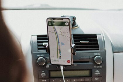 por-que-no-recomiendan-cargar-el-celular-en-el-auto-y-que-problemas-puede-generar