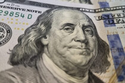 el-dolar-se-mantiene-estable-y-parece-haber-encontrado-un-nuevo-piso-al-borde-los-$-1.500