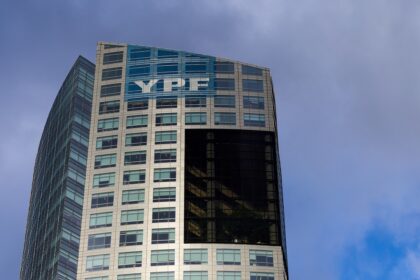 ypf-sumo-a-dos-socios-globales-para-el-gas-licuado-que-exportara-vaca-muerta