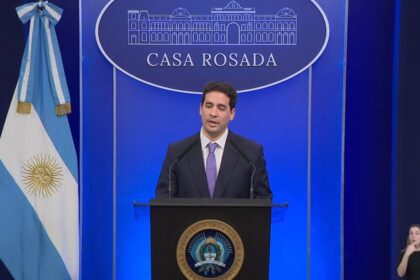 el-texto-que-leyo-el-nuevo-vocero-de-milei-cuando-le-preguntaron-por-manuel-adorni:-“no-es-mi-rol-hablar-de-detalles-del-caso”