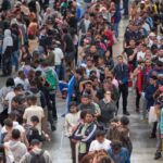 en-espana,-las-autoridades-de-tres-meses-examinan-las-demandas-de-un-millon-de-candidatos-a-la-regularizacion.