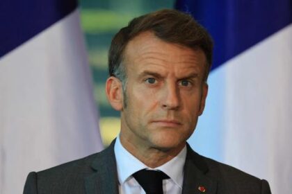 aucune-fatalite-nattache-durablement-un-peuple-a-la-peine-de-mort:-emmanuel-macron-se-reunio-en-guardia-contra-las-llamadas-al-restaurante-la-peine-capitale