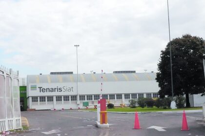 tras-los-150-despidos,-techint-apuesta-a-dos-mega-proyectos-para-reactivar-su-planta-en-valentin-alsina