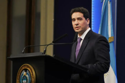spokesman-adrian-ravier-turns-the-page-on-adorni-scandal-in-first-press-conference