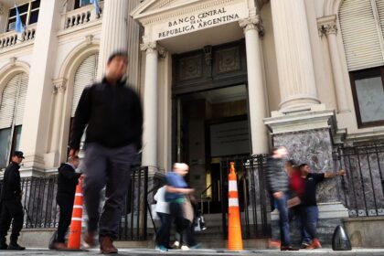 carta-organica-del-bcra:-que-dice-la-ley,-por-que-el-gobierno-quiere-reformarla-y-cual-es-la-opinion-de-los-economistas
