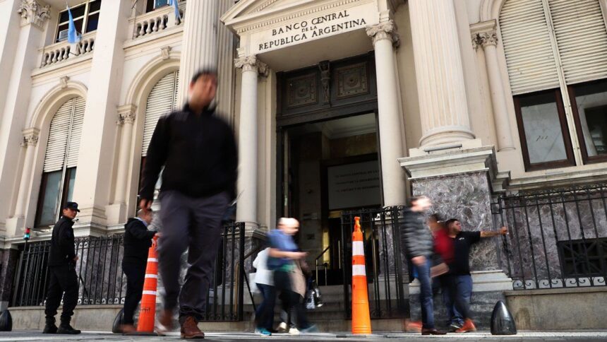carta-organica-del-bcra:-que-dice-la-ley,-por-que-el-gobierno-quiere-reformarla-y-cual-es-la-opinion-de-los-economistas