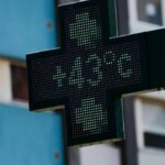en-plena-ola-de-calor-en-europa,-ecologistas-alertan-por-el-deterioro-de-las-playas-y-otorgan-48-banderas-negras