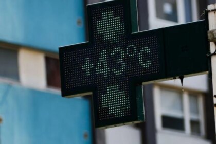 en-plena-ola-de-calor-en-europa,-ecologistas-alertan-por-el-deterioro-de-las-playas-y-otorgan-48-banderas-negras