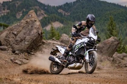 motos-adventure-de-media-cilindrada:-kawasaki-lanzo-en-argentina-la-nueva-kle-500-se