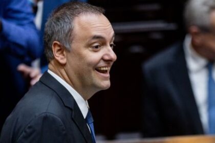 argentines-slam-milei-over-his-handling-of-cabinet-chief-crisis