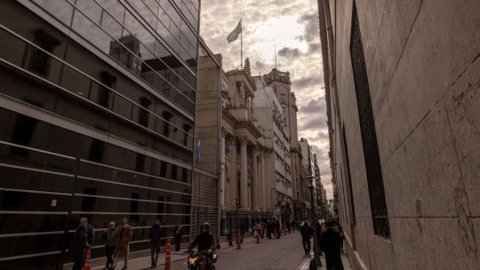 argentina-retrasa-6.000-millones-de-dolares-en-vencimientos-de-repos-despues-de-las-elecciones